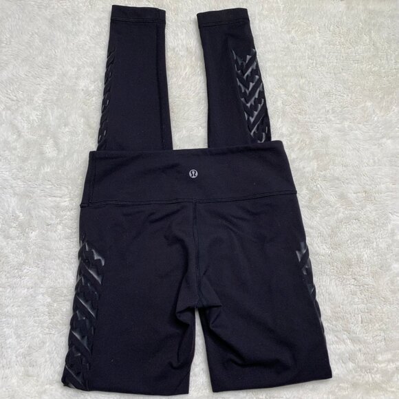 Lululemon Women's Black Leggings with Chevron Print Size 4 - Picture 1 of 11